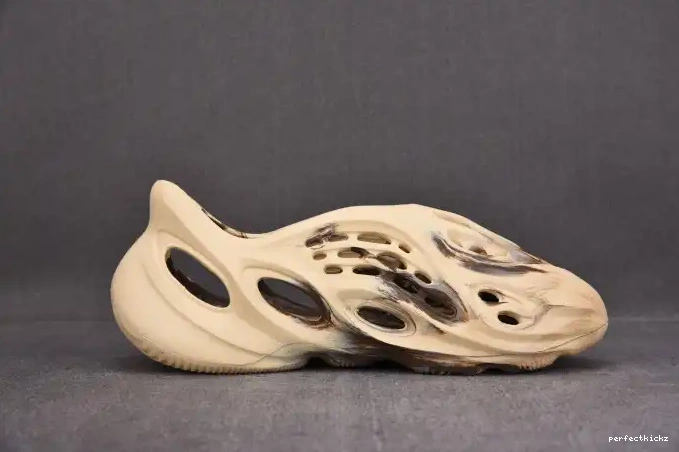 GX8774 Foam RNNR Adidas Yeezy Clay Cream MX 0523